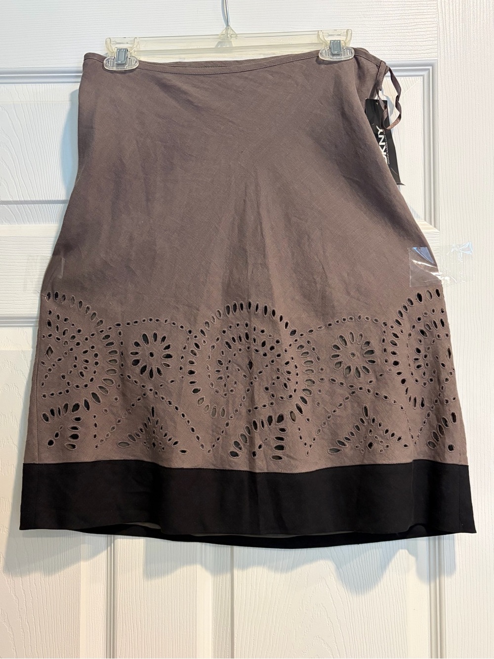 DKNY linen brown and black Skirt, size 6, 23 inches long